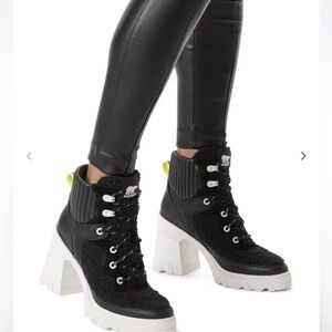 The great SOREL worn once.